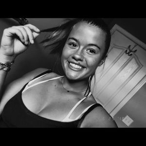 Meet your Posher, Macie